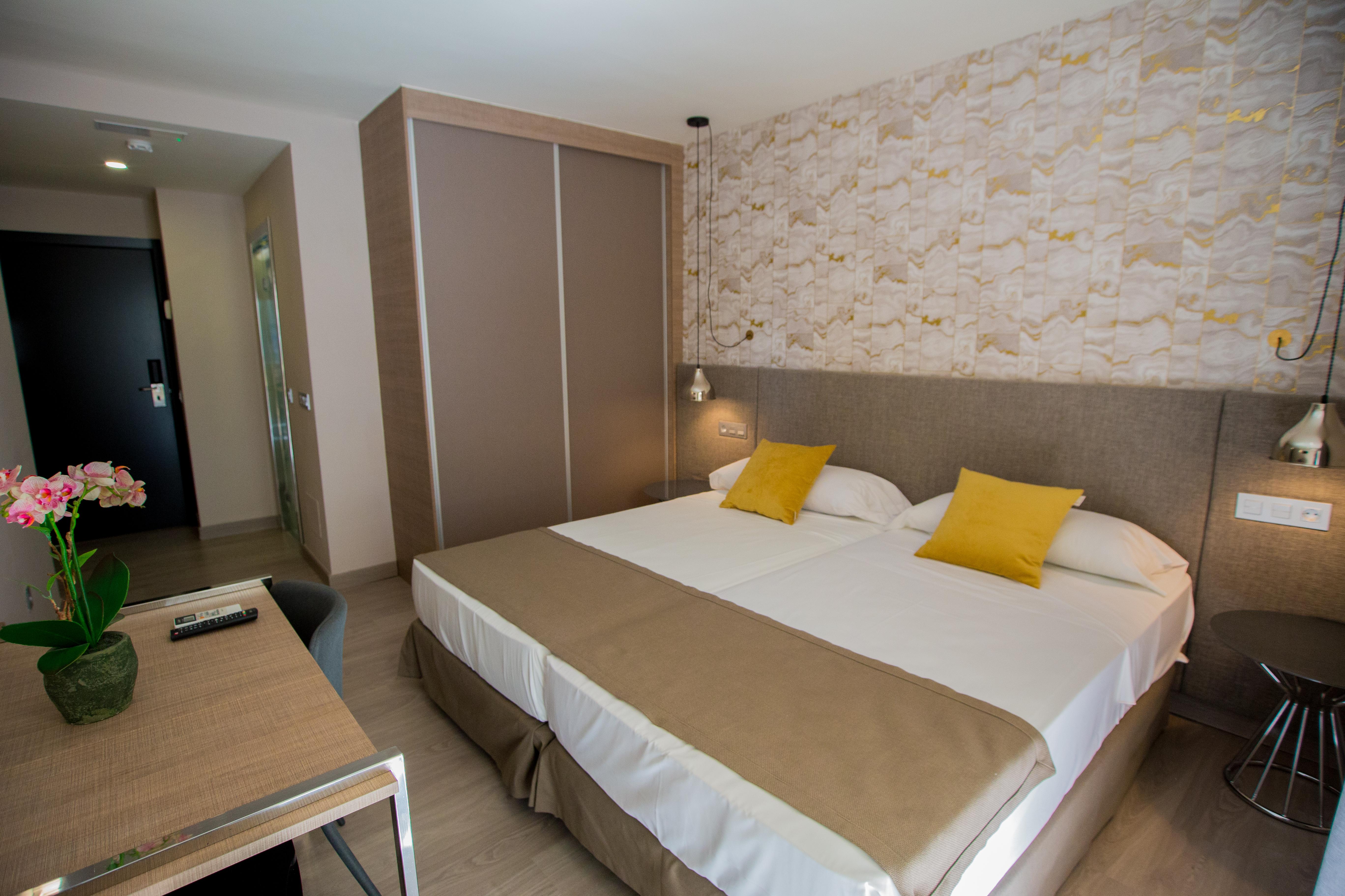 Ona Marbella Inn エクステリア 写真