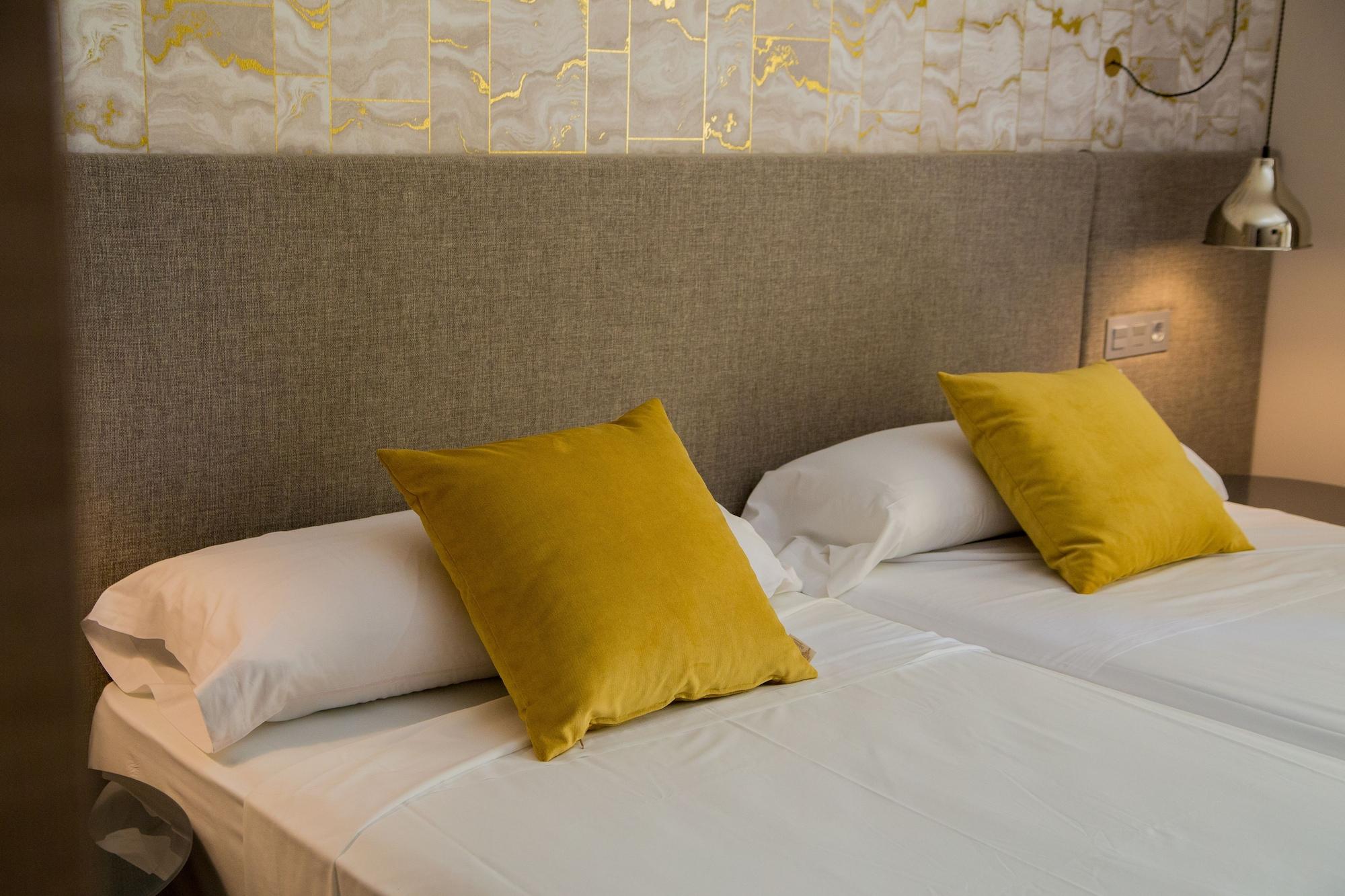 Ona Marbella Inn エクステリア 写真