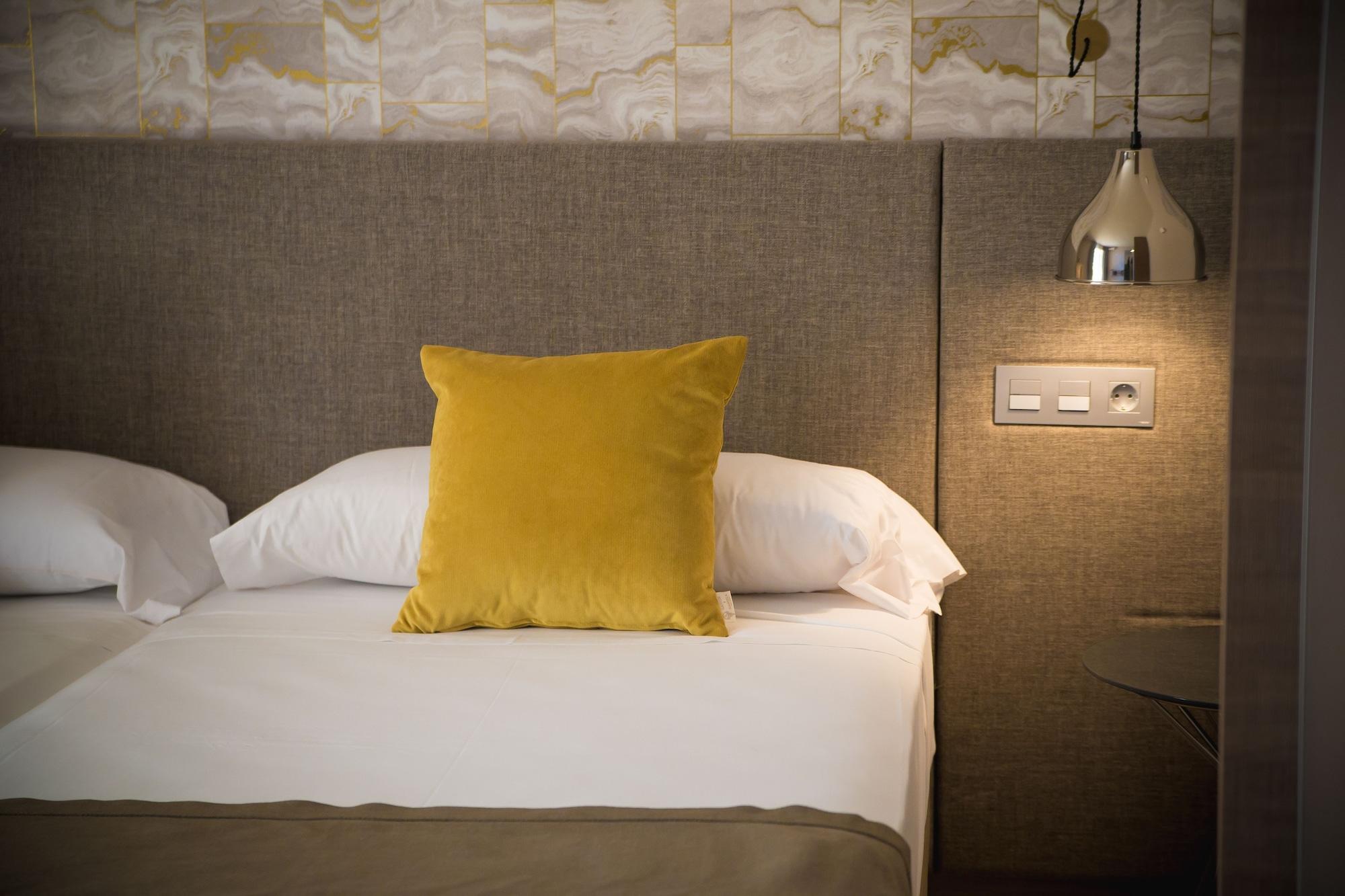 Ona Marbella Inn エクステリア 写真