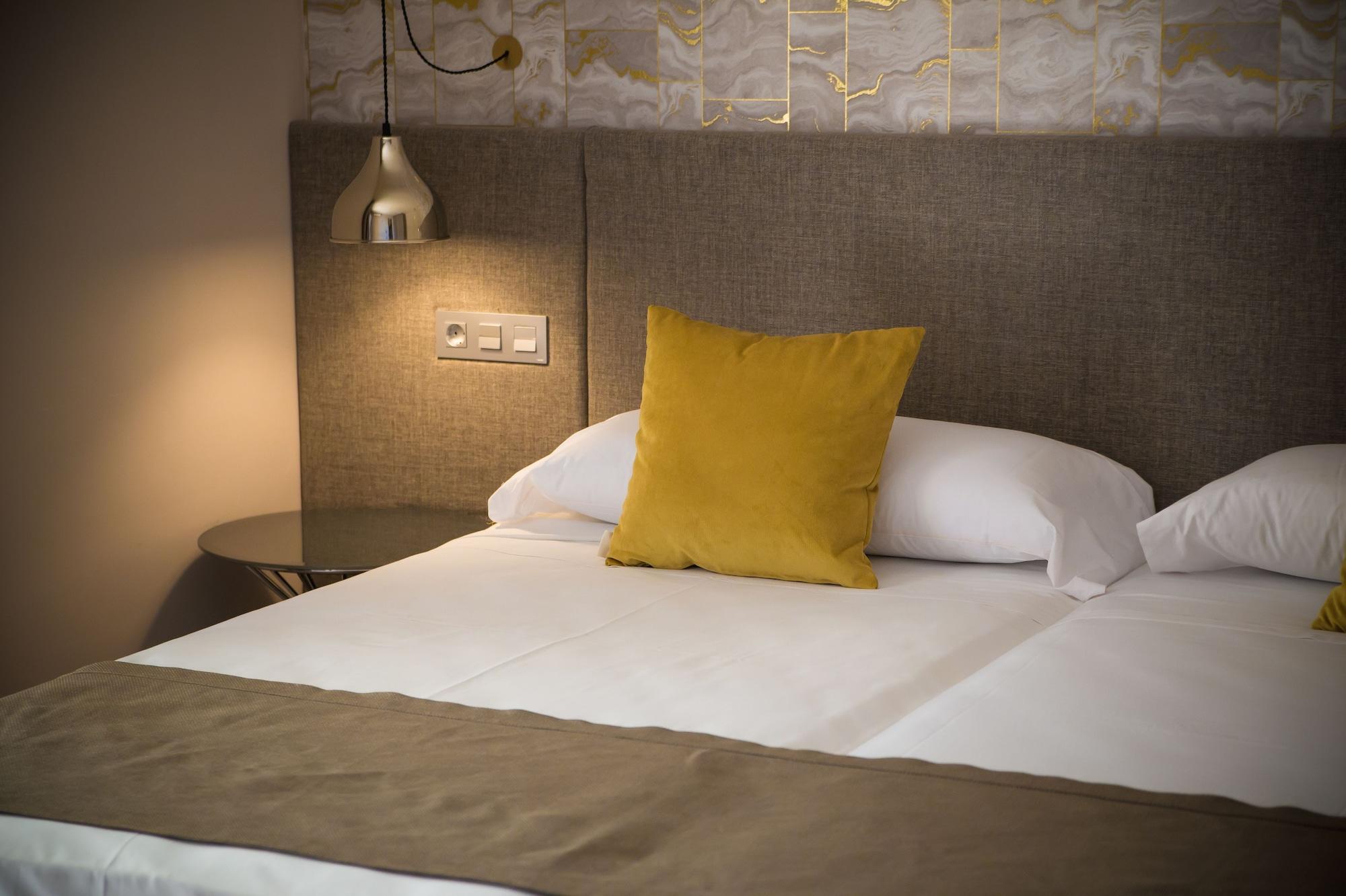 Ona Marbella Inn エクステリア 写真