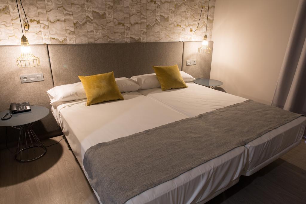 Ona Marbella Inn エクステリア 写真