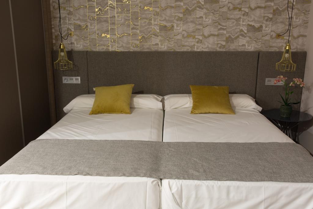 Ona Marbella Inn エクステリア 写真