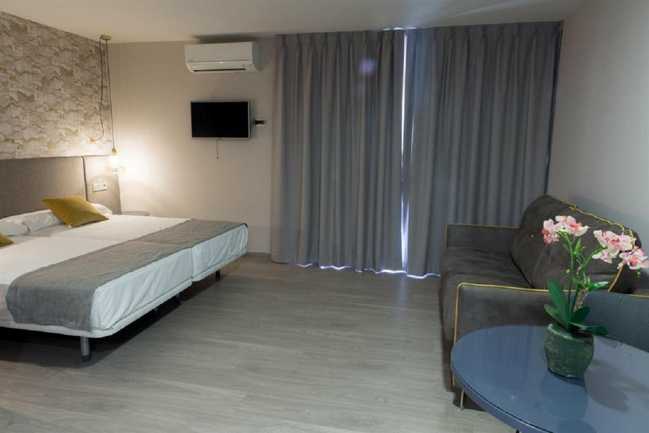 Ona Marbella Inn エクステリア 写真